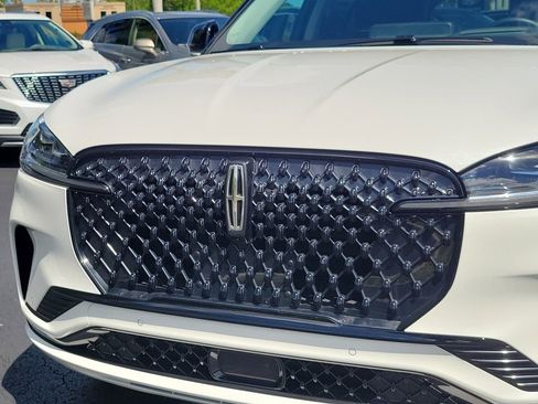 Used 2025 Lincoln Aviator Reserve w/ Equipment Group 201A AWD/4WD image 9
