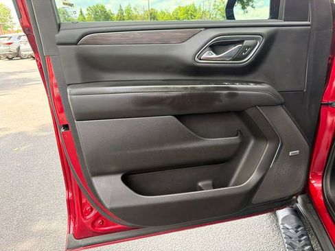 Used 2024 Chevrolet Tahoe Z71 w/ Luxury Package AWD/4WD image 10