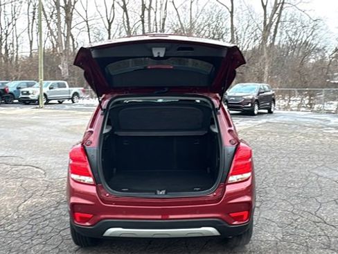 Used 2021 Chevrolet Trax LT w/ Driver Confidence Package image 28