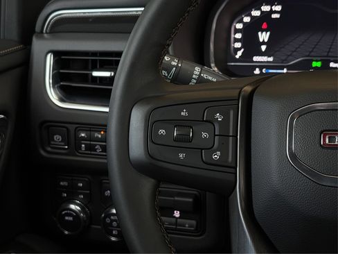 Used 2023 GMC Yukon AT4 w/ Technology Package AWD/4WD image 28