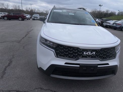 Used 2023 Kia Sorento S w/ Panoramic Sunroof Package image 4