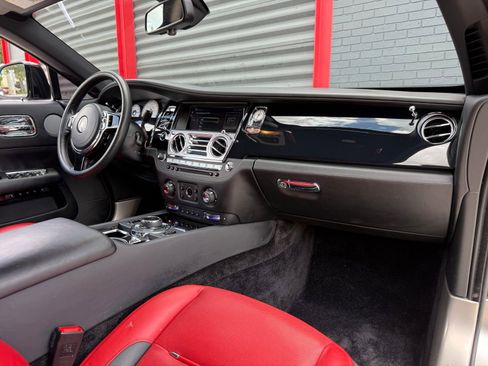 Used 2019 Rolls-Royce Wraith RWD image 24