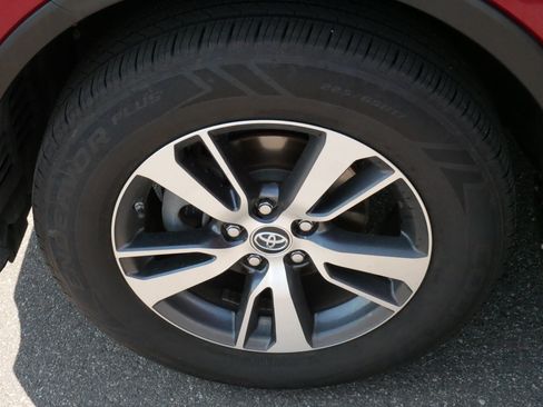 Used 2018 Toyota RAV4 XLE AWD/4WD image 15