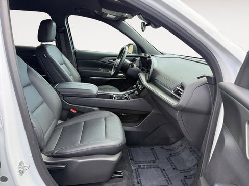Used 2025 Chevrolet Traverse LT AWD/4WD image 19
