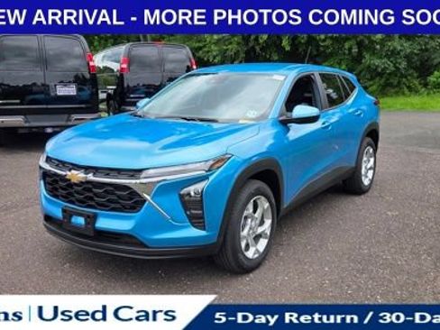Used 2026 Chevrolet Trax LS w/ LS Convenience Package FWD image 3