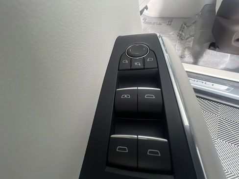 Used 2024 GMC Acadia Denali AWD/4WD image 31