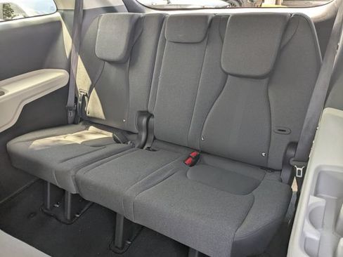 Certified 2023 Kia Carnival LX FWD image 9