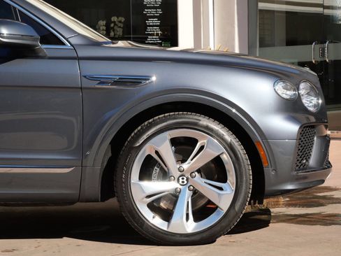 Used 2023 Bentley Bentayga Extended Wheelbase image 6