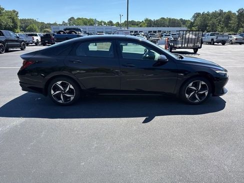 Used 2023 Hyundai Elantra SEL w/ Convenience Package FWD image 6