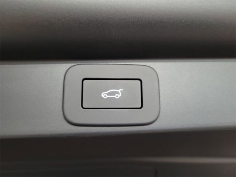 New 2025 Land Rover Range Rover Long Wheelbase SE image 32