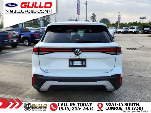 Used 2025 Volkswagen Tiguan SE FWD image 6