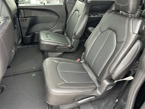 New 2026 Chrysler Pacifica Select image 9