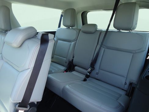 Used 2025 Ford Expedition Max Active AWD/4WD image 30