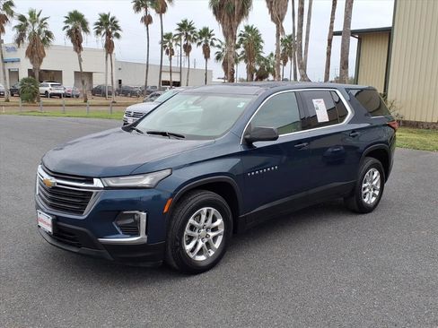 Used 2023 Chevrolet Traverse LS w/ LPO, Cargo Package image 4