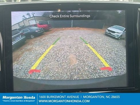 Used 2024 Chrysler Pacifica Touring-L image 23