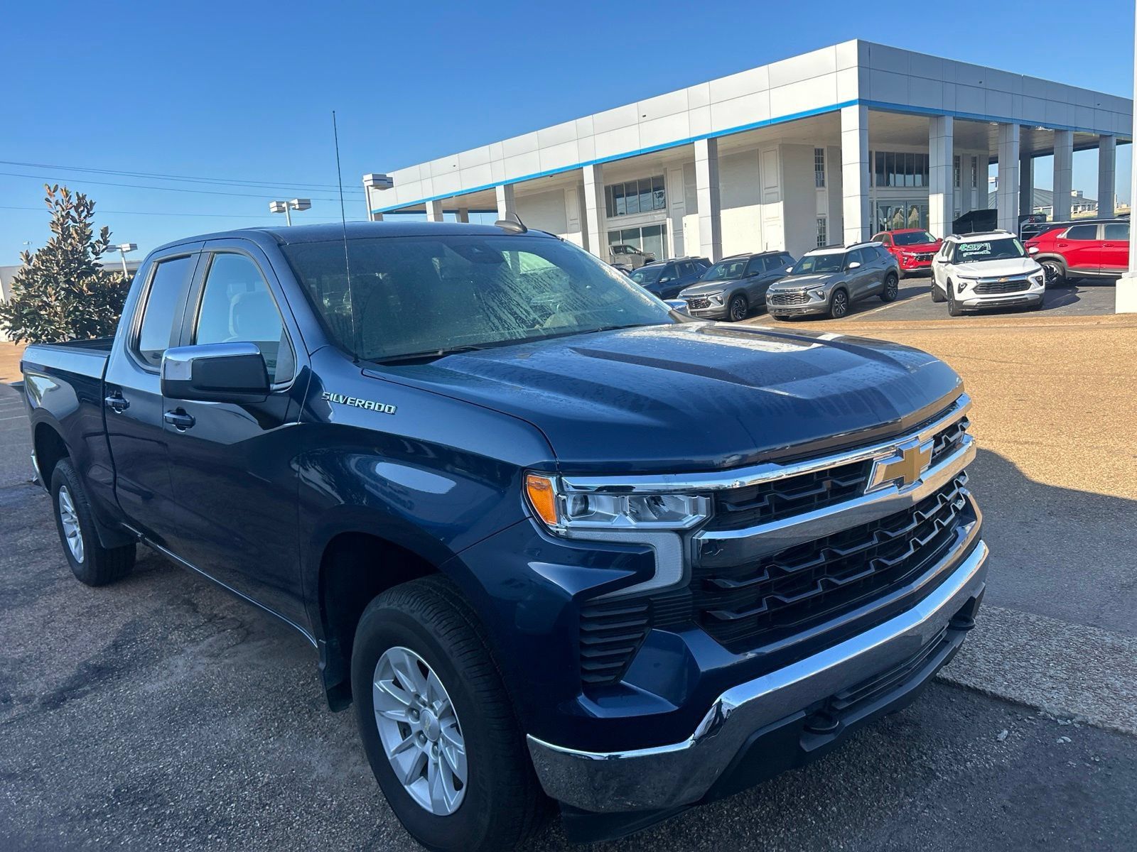 Used 2022 Chevrolet Silverado 1500 LT w/ Convenience Package II AWD/4WD image 14