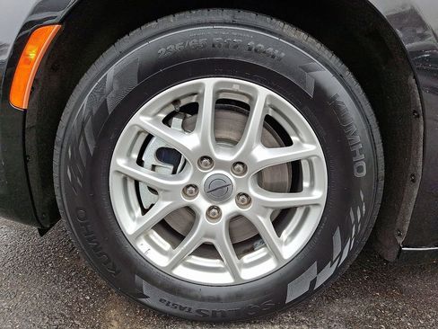 Used 2023 Chrysler Pacifica Touring-L image 8