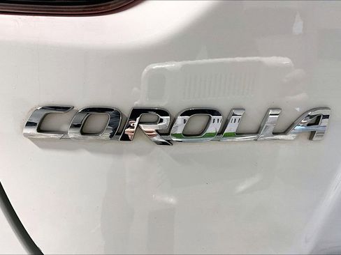 Used 2022 Toyota Corolla LE image 39