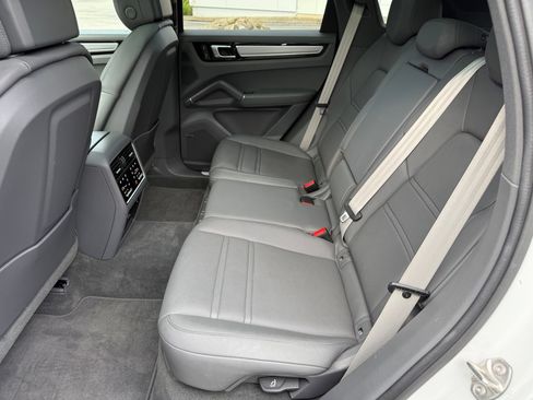 Used 2023 Porsche Cayenne Platinum Edition AWD/4WD image 25