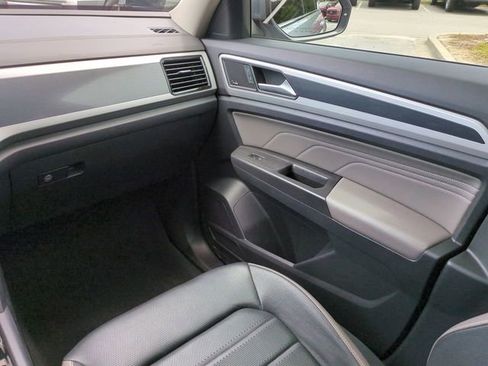 Used 2022 Volkswagen Atlas SEL Premium image 17