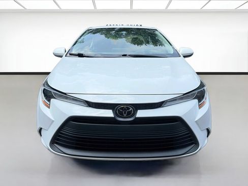 Used 2024 Toyota Corolla LE FWD image 2