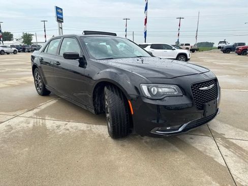 Used 2015 Chrysler 300 S AWD/4WD image 17