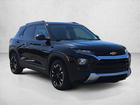 Certified 2023 Chevrolet TrailBlazer LT w/ Convenience Package FWD image 3