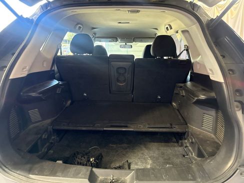 Used 2017 Nissan Rogue SV FWD image 13