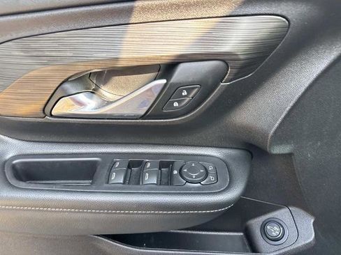 Used 2024 GMC Terrain SLE w/ Driver Convenience Package FWD image 21