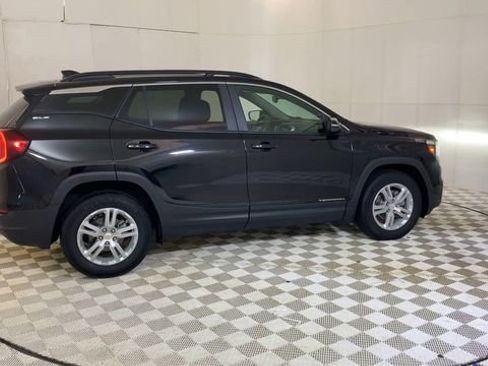 Used 2023 GMC Terrain SLE w/ Driver Convenience Package FWD image 9
