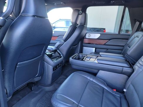 Used 2022 Lincoln Navigator Reserve image 11