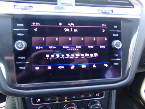 Used 2021 Volkswagen Tiguan SE image 58