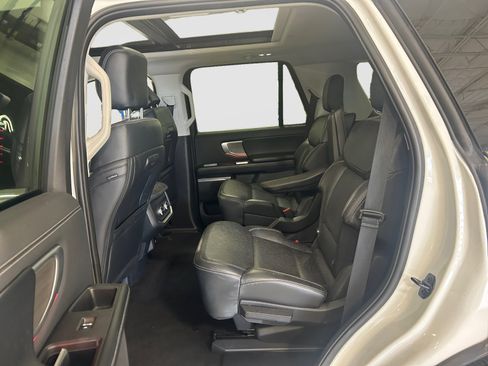 Used 2025 Ford Expedition Platinum AWD/4WD image 17
