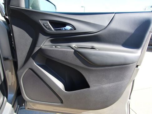 Used 2018 Chevrolet Equinox LT image 41