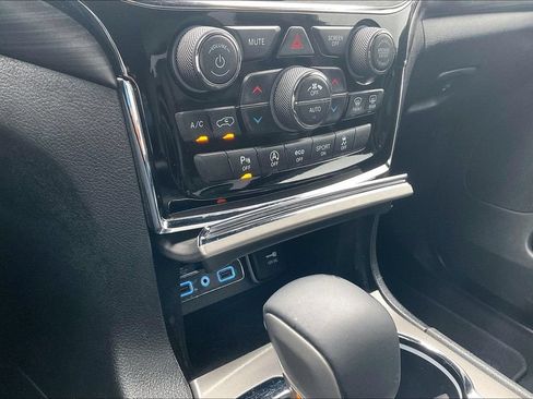 Certified 2019 Jeep Grand Cherokee Altitude RWD image 25