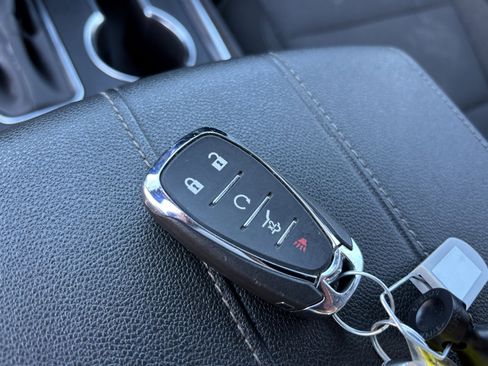 Used 2022 Chevrolet Traverse LT image 26