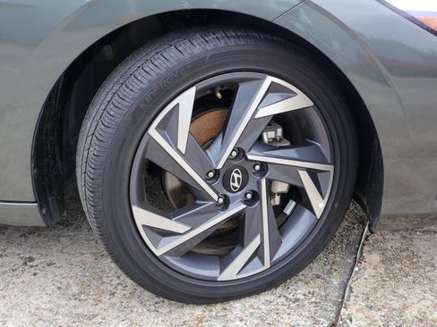 Used 2025 Hyundai Elantra Limited FWD image 27