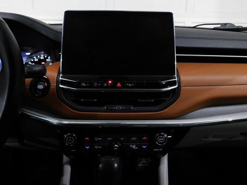 Used 2022 Jeep Compass Limited image 45