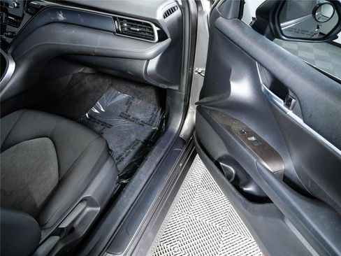 Used 2022 Toyota Camry LE FWD image 22