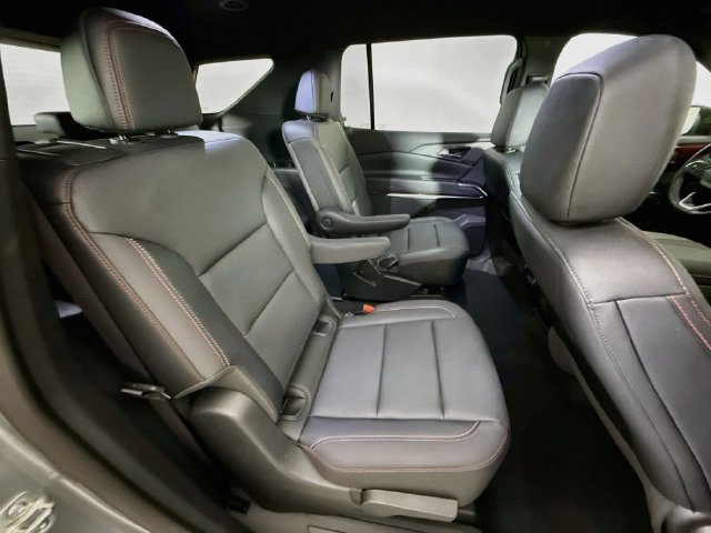 Used 2025 Chevrolet Traverse Z71 AWD/4WD image 28