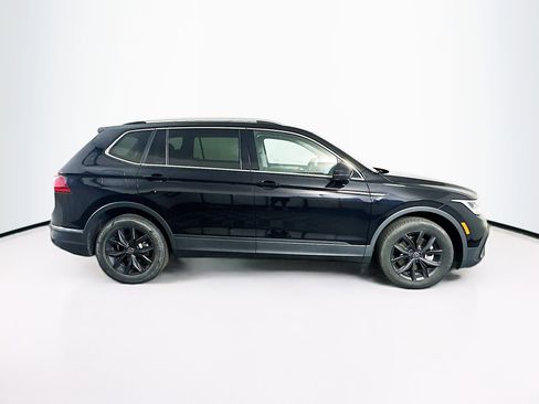 Used 2024 Volkswagen Tiguan SE image 10