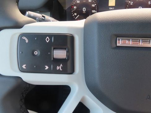 Used 2023 Land Rover Defender 90 S image 28