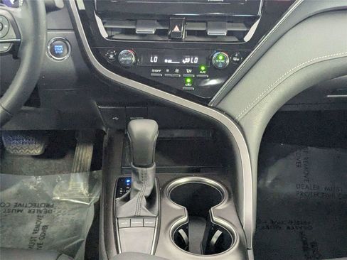 Used 2024 Toyota Camry SE w/ Convenience Package image 40