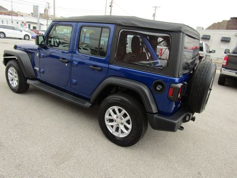 Used 2020 Jeep Wrangler Unlimited Sport image 5
