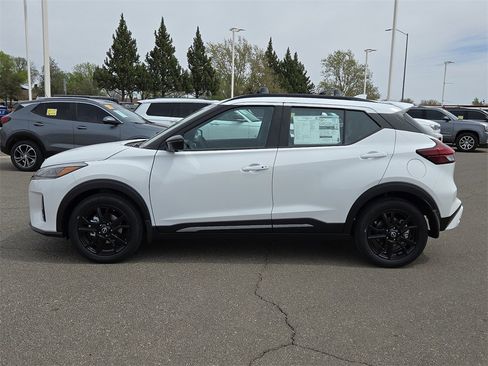 New 2024 Nissan Kicks SR w/ SR Premium Package image 6