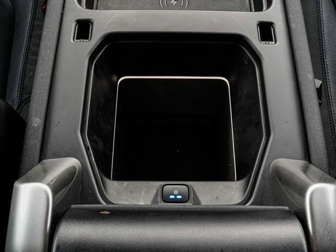 Used 2023 Land Rover Defender 130 X-Dynamic SE image 15