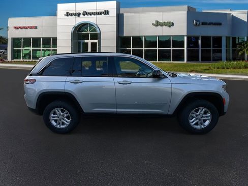 New 2025 Jeep Grand Cherokee Laredo image 10