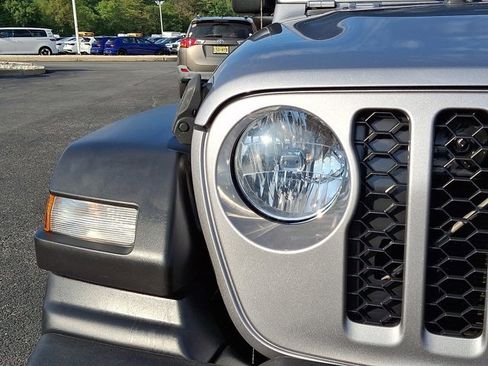 Certified 2020 Jeep Gladiator Sport w/ Quick Order Package 24S image 11