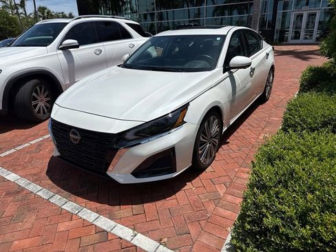 Used 2024 Nissan Altima 2.5 SL FWD image 8