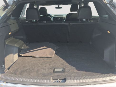 Certified 2023 Volkswagen Atlas Cross Sport SE w/ Panoramic Sunroof Package AWD/4WD image 9